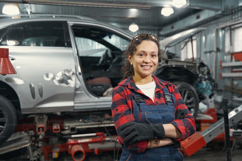 Portrait von Sabine Krüger, Kfz-Meisterin, Diagnosetechnik bei Autohaus Weber